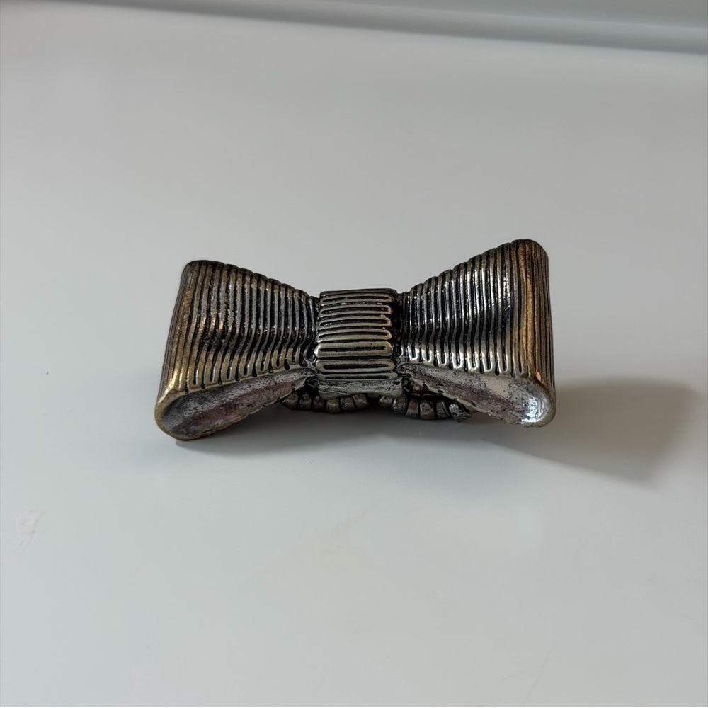Silver Tone Bow Statement Ring – Adjustable Stretch Band - Picture 5 of 6